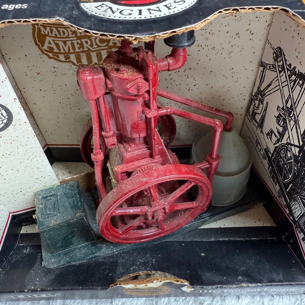 Ertl IHC Famous Engine 1/8 Scale Die Cast Metal Vintage Gasoline Replica 615 - Picture 2 of 10
